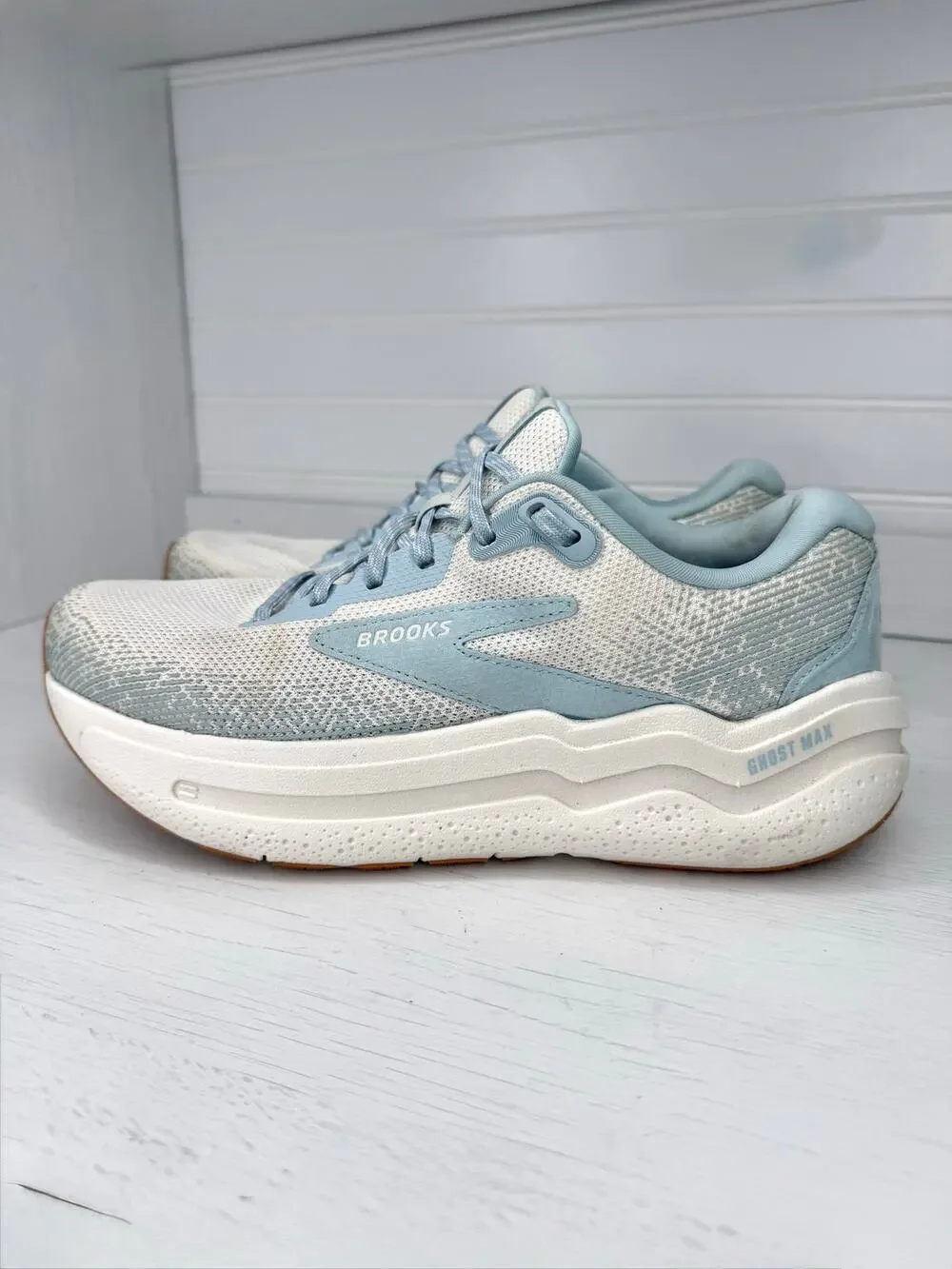 Brooks Ghost Max 2 Womens 8.5 B Coconut Milk Winter Sky Running Shoes 120420
